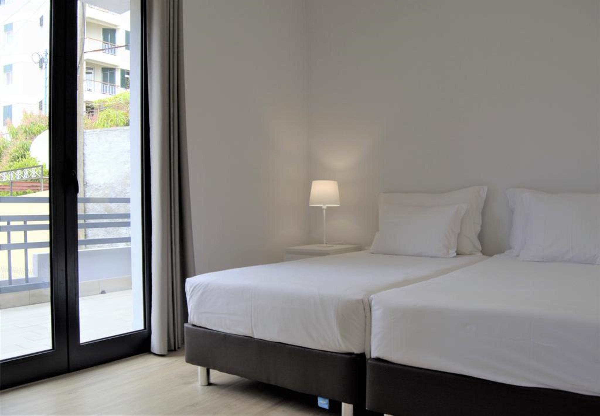 Apartamentos Turisticos Vitoria By Petit Hotels Фуншал Екстериор снимка